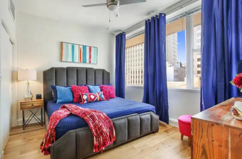 Amazing Condos Beautiful View 2 Blocks To French Quarter, Small Rooftop Pool, Gym, Seanger Theater, Super Dome, And Bourbon St Nova Orleães Quarto foto
