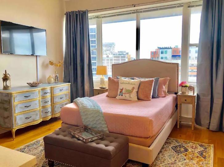 Amazing Condos Beautiful View 2 Blocks To French Quarter, Small Rooftop Pool, Gym, Seanger Theater, Super Dome, And Bourbon St Nova Orleães Quarto foto