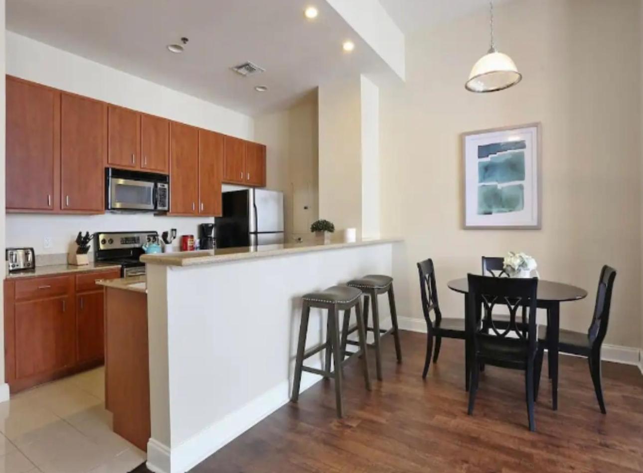 Amazing Condos Beautiful View 2 Blocks To French Quarter, Small Rooftop Pool, Gym, Seanger Theater, Super Dome, And Bourbon St Nova Orleães Exterior foto