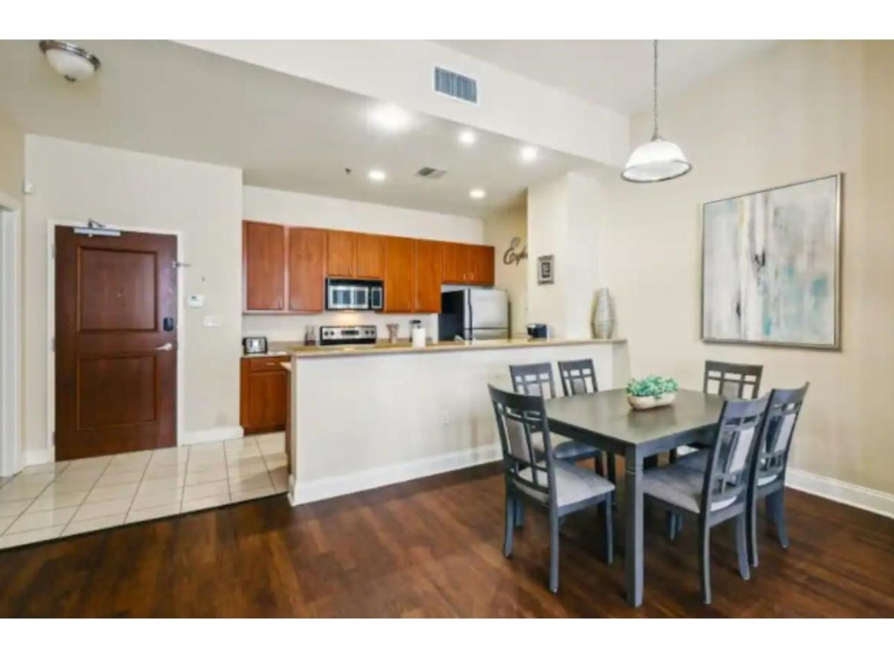 Amazing Condos Beautiful View 2 Blocks To French Quarter, Small Rooftop Pool, Gym, Seanger Theater, Super Dome, And Bourbon St Nova Orleães Quarto foto